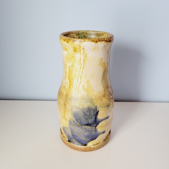 Hand Crafted Vintage Pottery Vase with Makers Mark - Picture 1 of 12